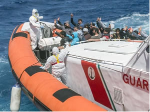 İtalya koronavirüs nedeniyle düzensiz göçmenlere kapılarını kapatıyor
