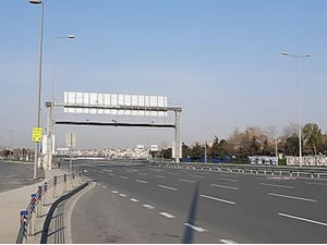 2 günlük sokağa çıkma yasağı sonrası Yenikapı Sahili boş kaldı