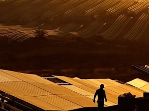 Avrupa’nın en büyük güneş santrali elektrik üretmeye başladı