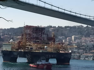 Dev petrol platformu güvenle geçti