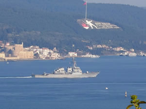 ABD savaş gemisi Çanakkale Boğazı’ndan geçti