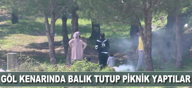 Göl kenarında balık tutup piknik yaptılar