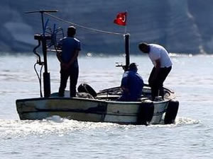Karadeniz'de kıyı balıkçıları avlanmayı sürdürecek