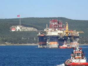 Petrol arama platformu ’Scarabeo 9’, Çanakkale Boğazından geçti