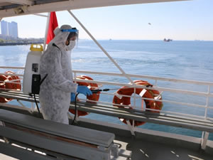 İskele ve Deniz Ulaşım Araçları, Kartal Belediyesi ekiplerince dezenfekte edildi