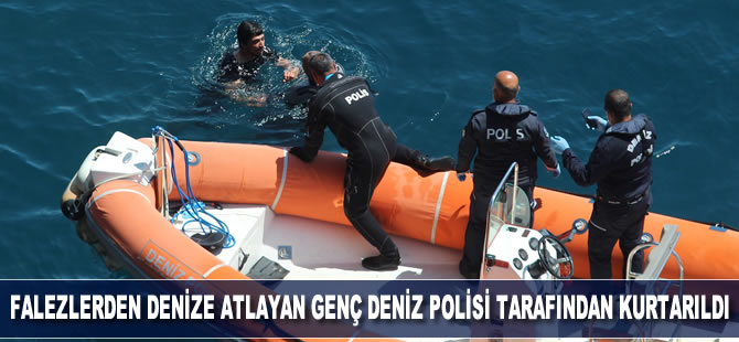 Falezlerden denize atlayan genç deniz polisi tarafından kurtarıldı