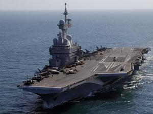 Fransız uçak gemisi Charles De Gaulle'de bin 81 askerde koronavirüs tespit edildi