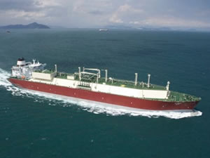 Katar 16 LNG gemisi için Çin ile anlaştı