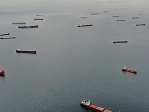 Onlarca petrol tankeri Kaliforniya kıyılarında bekletiliyor