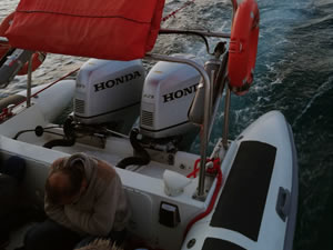 Denizde sürüklenen 13 sığınmacı kurtarıldı