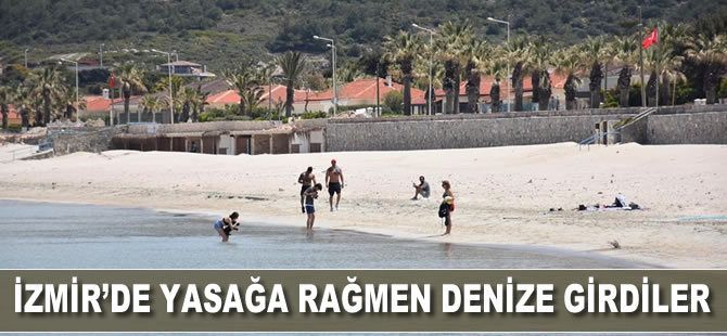 İzmir'de yasağa rağmen denize girdiler