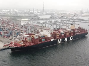 Türkiye tarihinin en büyük konteyner gemisini ağırlıyor
