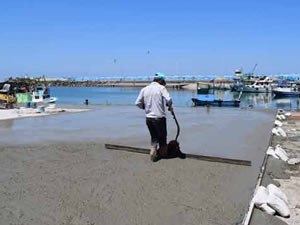 Akçakoca'da liman içi ıslah çalışması devam ediyor