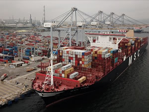 DP World Yarımca Limanı dev konteyner gemisini ağırladı