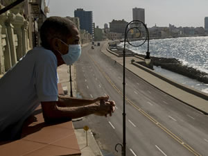 İspanyol uzmanlar: Denizde koronavirüse yakalanma riski düşük