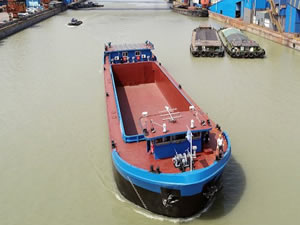 Elektrikli yük gemisi Çin’de deneme yolculuğu yaptı