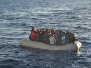 Çanakkale açıklarında 24 düzensiz göçmen kurtarıldı