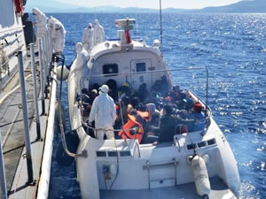 İzmir'de 53 sığınmacı Türk Sahil Güvenlik tarafından kurtarıldı