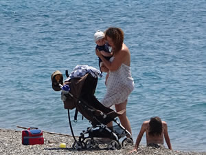 Çocuklar 4 saatlik iznin keyfini denizde çıkardı