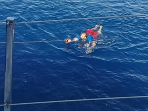 Yüzerek karşıya geçmeye çalıştı, ekipler kurtardı