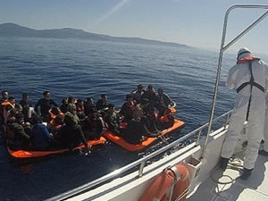 Sahil Güvenlik ekipleri Ege'de 30 sığınmacıyı kurtardı