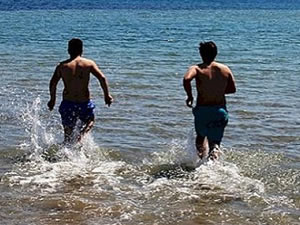 Yasağa rağmen denize girenlere para cezası