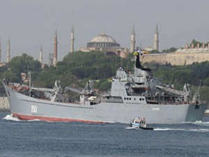 Rus savaş gemisi RFS Saratov İstanbul Boğazı'ndan geçti!