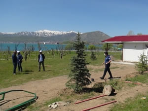 Van Gölü sahilindeki kaçak yapılar yıktırıldı