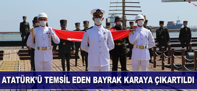 Mustafa Kemal Atatürk'ü temsil eden bayrak, karaya çıkarıldı