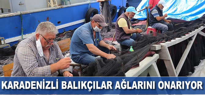 Karadenizli balıkçılar Kovid-19 tedbirleri altında ağlarını onarıyor