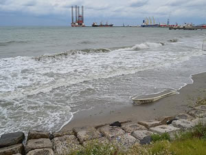 Gemiler lodos nedeniyle Tekirdağ kıyılarına demirledi