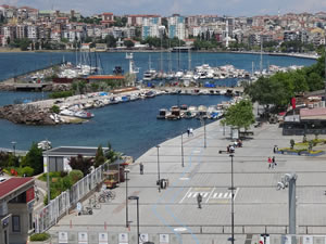 Çanakkale kordon boyunda sosyal mesafe hiçe sayıldı