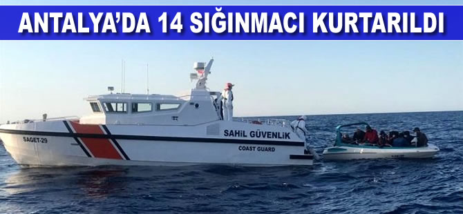 Antalya'da denizde mahsur kalan 14 sığınmacı kurtarıldı