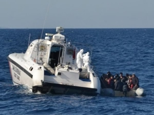 Türk kara sularına geri itilen 50 düzensiz göçmen kurtarıldı