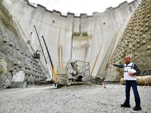 DSİ Genel Müdürü Kaya Yıldız Yusufeli Barajında incelemelerde bulundu