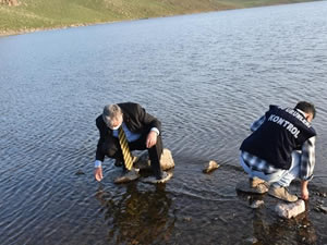 Kars’ta göllere 85 bin yavru sazan balığı bırakıldı
