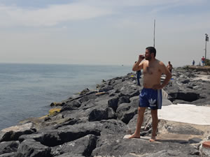 Vatandaşlar İstanbul Boğazı'nda denize girdi