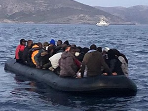Yunanistan'ın ölüme terk ettiği göçmenleri Türk Sahil Güvenlik kurtardı