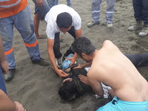 Rip akıntısına kapılan kadın böyle kurtarıldı