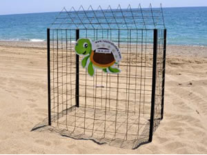 Manavgat'ta deniz kaplumbağası yuvalarına çitli koruma