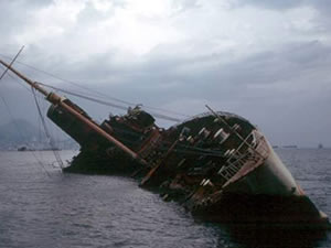 Çin savaş gemileri Vietnam balıkçı gemisini batırdı