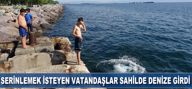 Serinlemek isteyen vatandaşlar sahillerde denize girdi