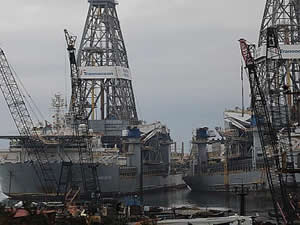 Miadını dolduran gemiler söküm için Aliağa'ya getirildi