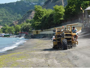 Kdz. Ereğli Belediyesi plajlarda temizlik çalışması yaptı