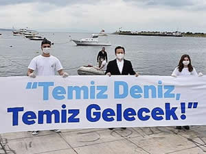 Tuzlalı gençler, su altı temizliği için dalış yaptı