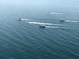 Göçmenleri taşıyan batık tekneyi arama çalışmaları devam ediyor