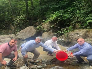 Rize’de 15 bin kırmızı benekli alabalık dere ile buluştu