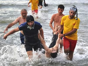 Mısır'da denizde çırpınan çocuğu kurtarmak isteyen 11 kişi çocukla birlikte boğuldu