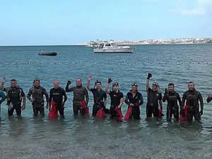 Büyükçekmece’de 25 balık adamla deniz temizliği yapıldı