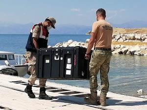 Van Gölü'nde batan teknede çalışmalar yeniden başlatıldı